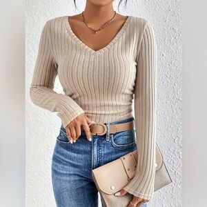 Women’s long sleeve sweater top new with out tag